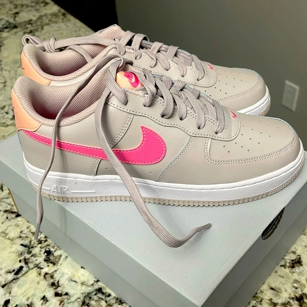 AIR FORCE 1 - Picture 1 of 11